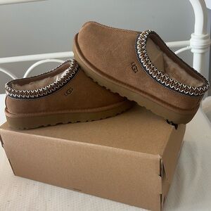 COPY - NEVER WORN! Tasman Ugg slippers